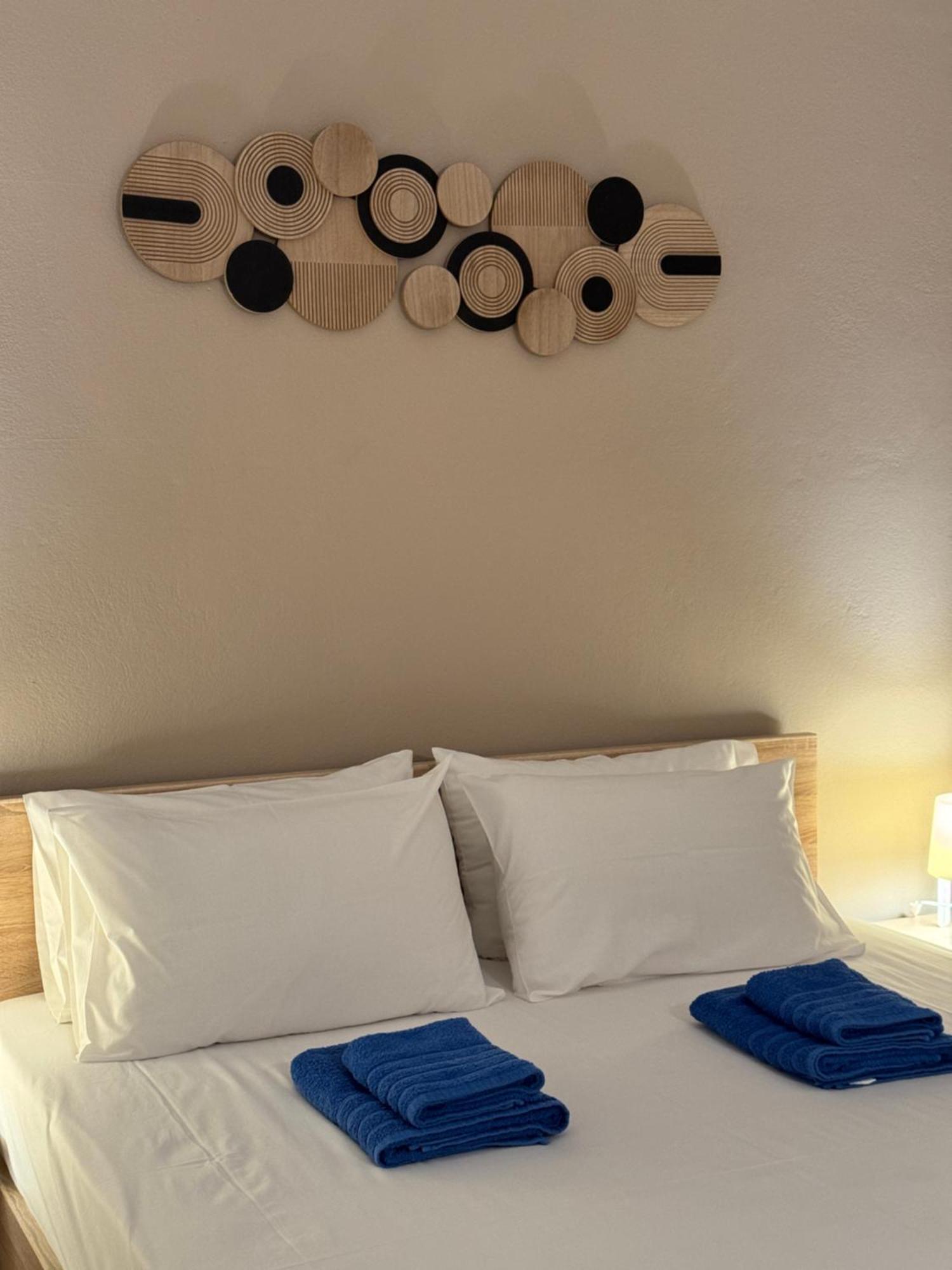 Aelia Rooms & Apartments イオス島 チョーラ エクステリア 写真